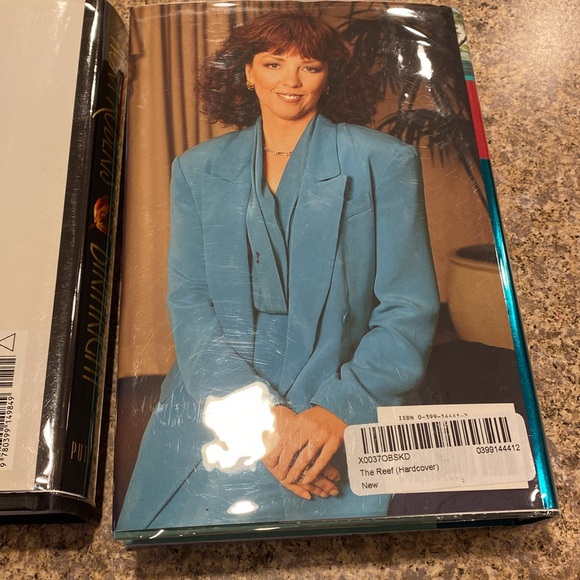 2 Nora Roberts Hardcover Books The Reef & Birthright - Picture 15 of 16